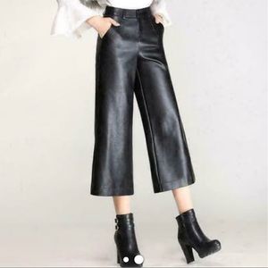 Zara Vegan Leather Culottes Black size Medium